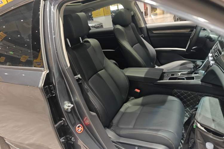 Used Honda Accord 2022 260TURBO Phantom Night · Prestige Edition Right Front Seat