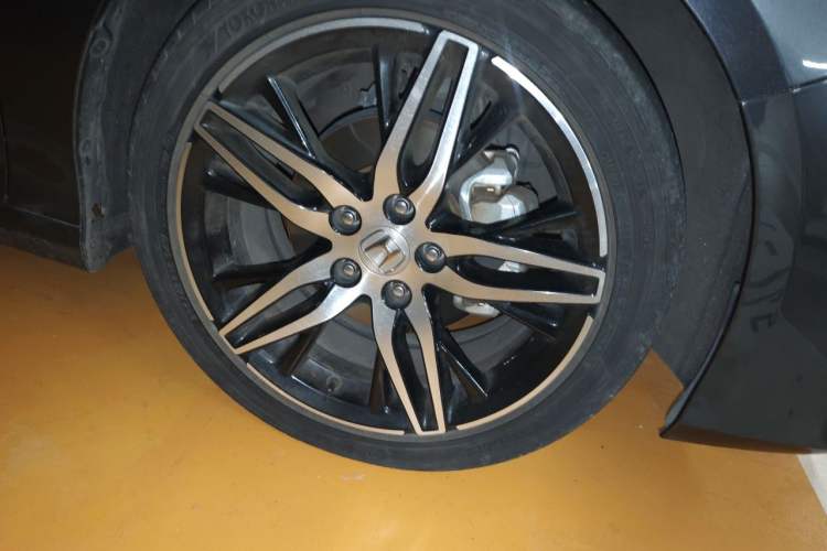 Used Honda Accord 2022 260TURBO Phantom Night · Prestige Edition Right Front Wheel Hub