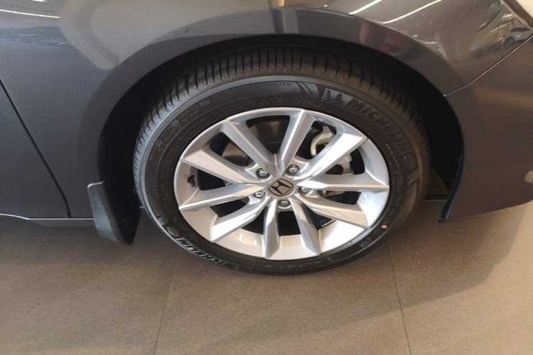 Used Honda Accord 2022 260TURBO Luxury Edition Right Front Wheel Hub