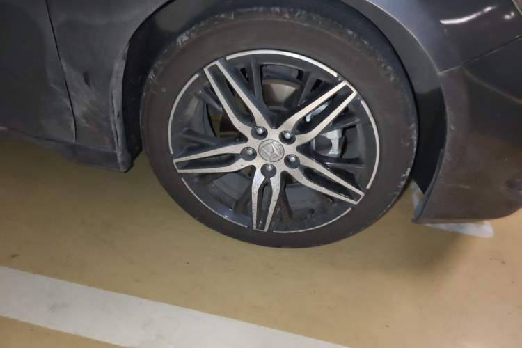Used Honda Accord 2022 260TURBO Phantom Night · Prestige Edition Right Front Wheel Hub