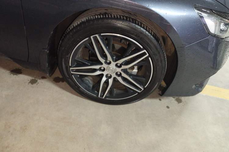 Used Honda Accord 2022 260TURBO Phantom Night · Prestige Edition Right Front Wheel Hub