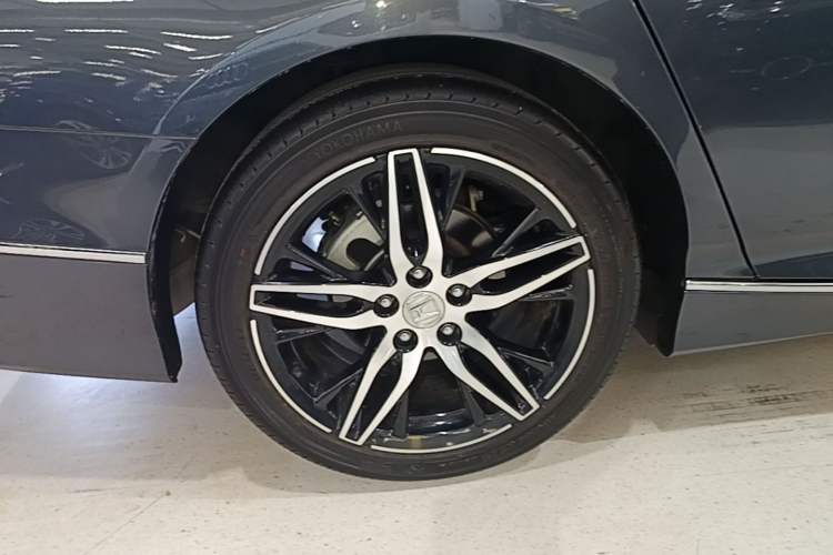 Used Honda Accord 2022 260TURBO Phantom Night · Prestige Edition Right Rear Wheel Hub