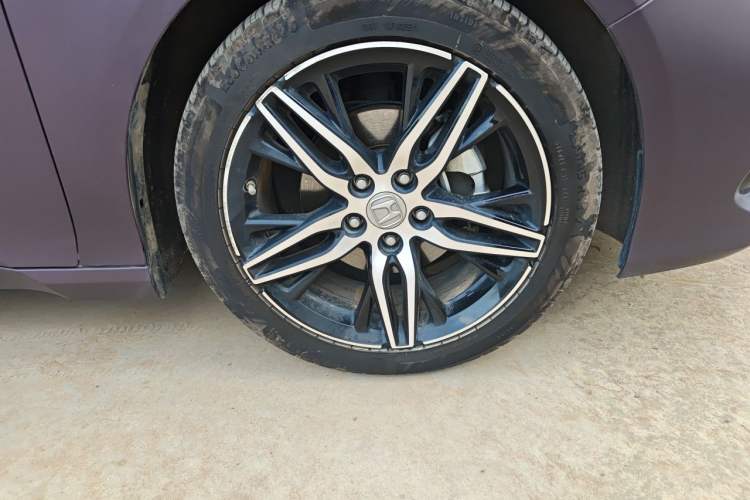 Used Honda Accord 2022 260TURBO Phantom Night · Prestige Edition Right Front Wheel Hub