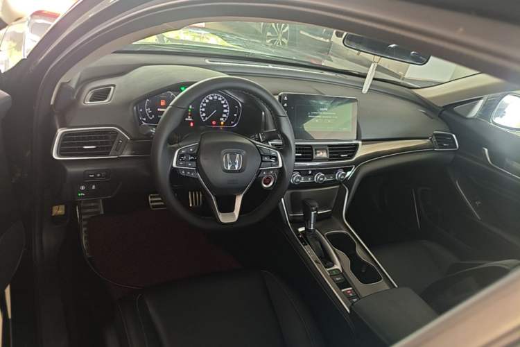 Used Honda Accord 2022 260TURBO Phantom Night · Prestige Edition Center Console