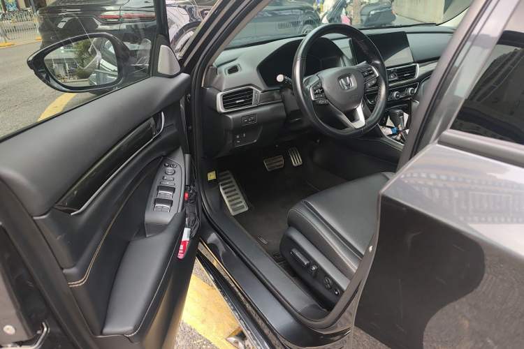 Used Honda Accord 2022 260TURBO Phantom Night · Prestige Edition Driver Seat