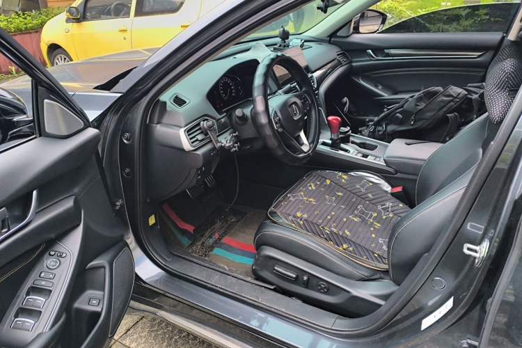 Used Honda Accord 2022 260TURBO Phantom Night · Prestige Edition Driver Seat