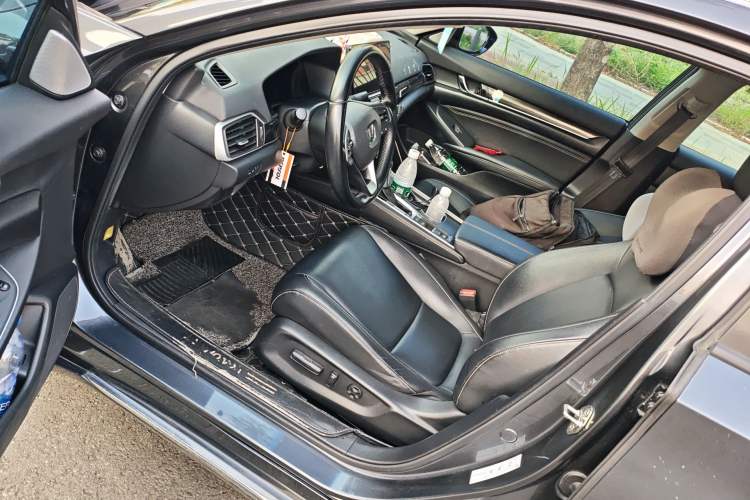 Used Honda Accord 2022 260TURBO Phantom Night · Prestige Edition Driver Seat