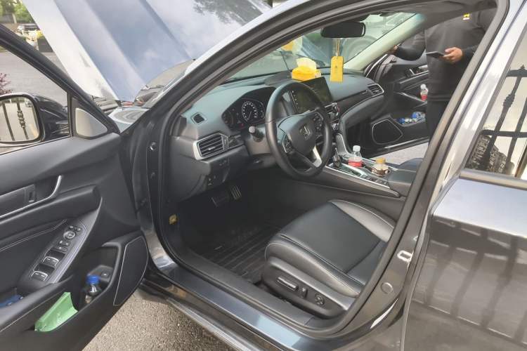 Used Honda Accord 2022 260TURBO Phantom Night · Prestige Edition Driver Seat