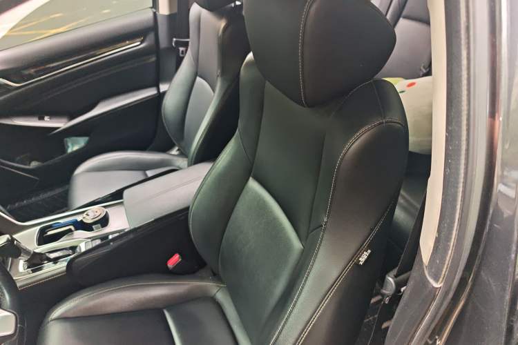 Used Honda Accord 2022 260TURBO Phantom Night · Prestige Edition Left Front Seat
