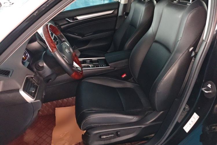 Used Honda Accord 2022 260TURBO Luxury Edition Left Front Seat