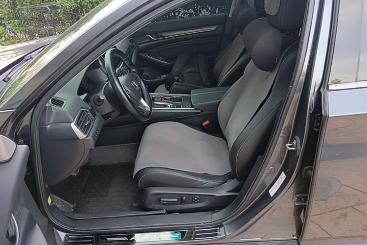 Used Honda Accord 2022 260TURBO Phantom Night · Prestige Edition Left Front Seat