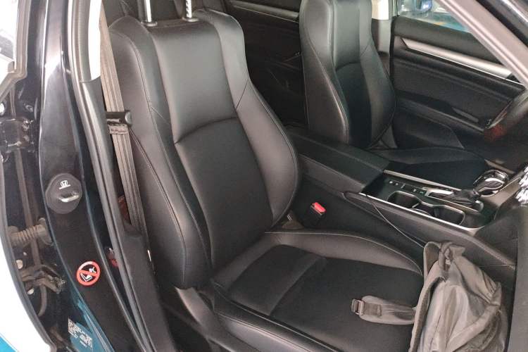 Used Honda Accord 2022 260TURBO Luxury Edition Right Front Seat