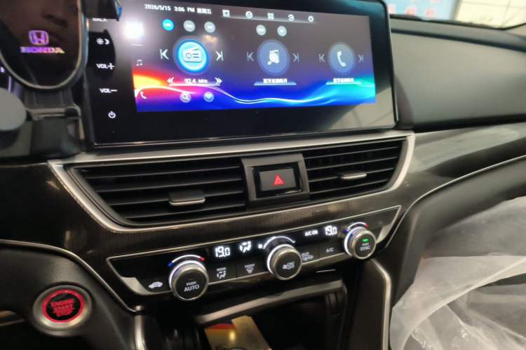 Used Honda Accord 2022 260TURBO Phantom Night · Prestige Edition Audio And AC Panel