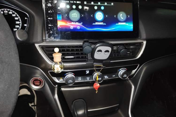 Used Honda Accord 2022 260TURBO Phantom Night · Prestige Edition Audio And AC Panel