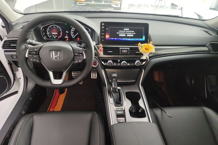 Used Honda Accord 2022 260TURBO Phantom Night · Prestige Edition Center Console