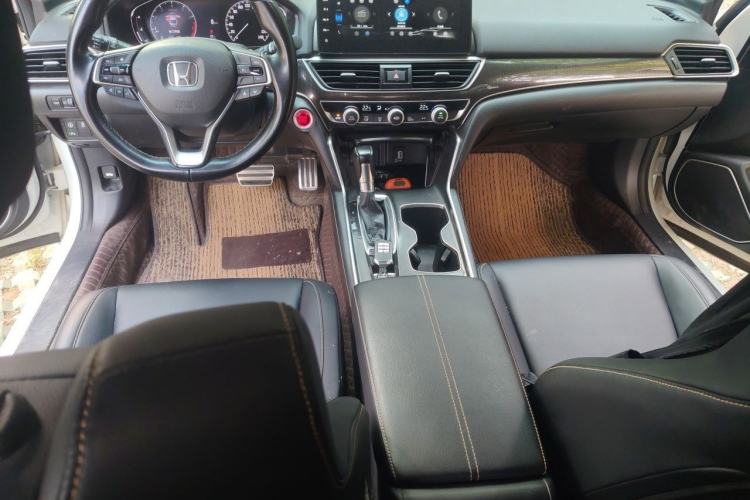 Used Honda Accord 2022 260TURBO Phantom Night · Prestige Edition Center Console