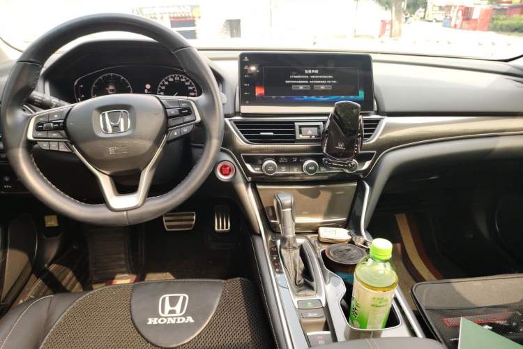 Used Honda Accord 2022 260TURBO Phantom Night · Prestige Edition Center Console