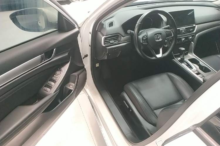 Used Honda Accord 2022 260TURBO Luxury Edition Driver Seat