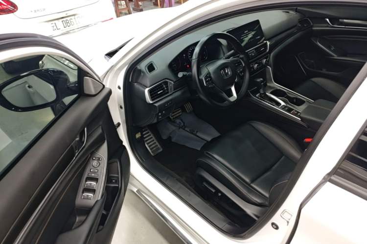Used Honda Accord 2022 260TURBO Phantom Night · Prestige Edition Driver Seat