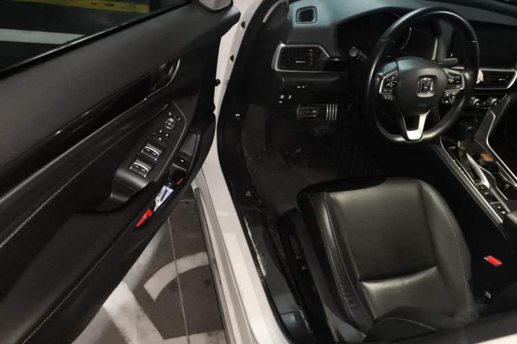 Used Honda Accord 2022 260TURBO Phantom Night · Prestige Edition Driver Seat