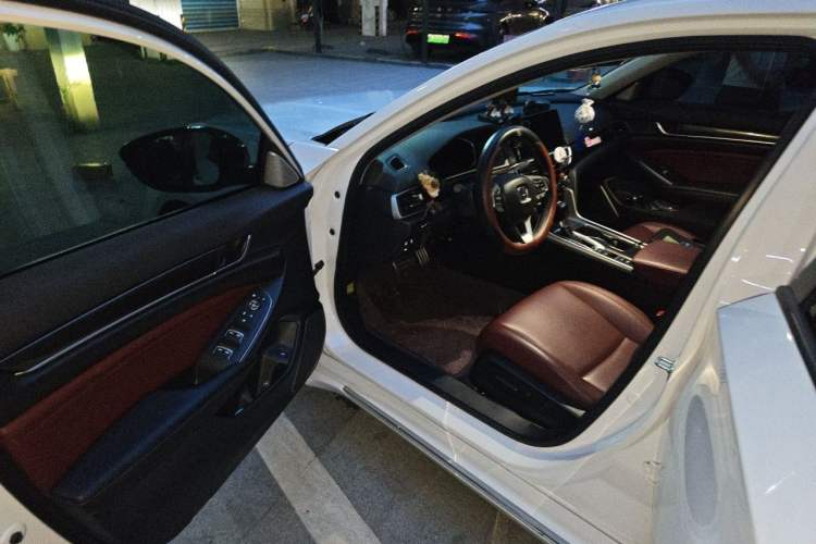 Used Honda Accord 2022 260TURBO Phantom Night · Prestige Edition Driver Seat