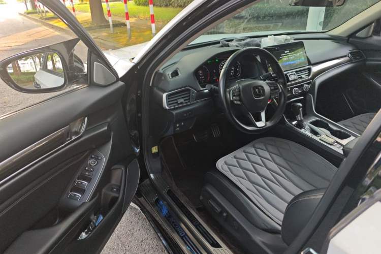 Used Honda Accord 2022 260TURBO Phantom Night · Prestige Edition Driver Seat