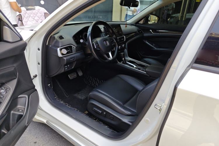 Used Honda Accord 2022 260TURBO Phantom Night · Prestige Edition Driver Seat