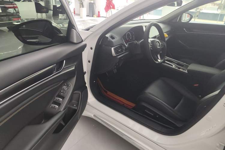 Used Honda Accord 2022 260TURBO Phantom Night · Prestige Edition Driver Seat