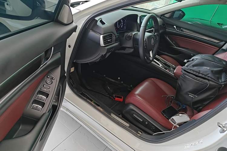 Used Honda Accord 2022 260TURBO Phantom Night · Prestige Edition Driver Seat
