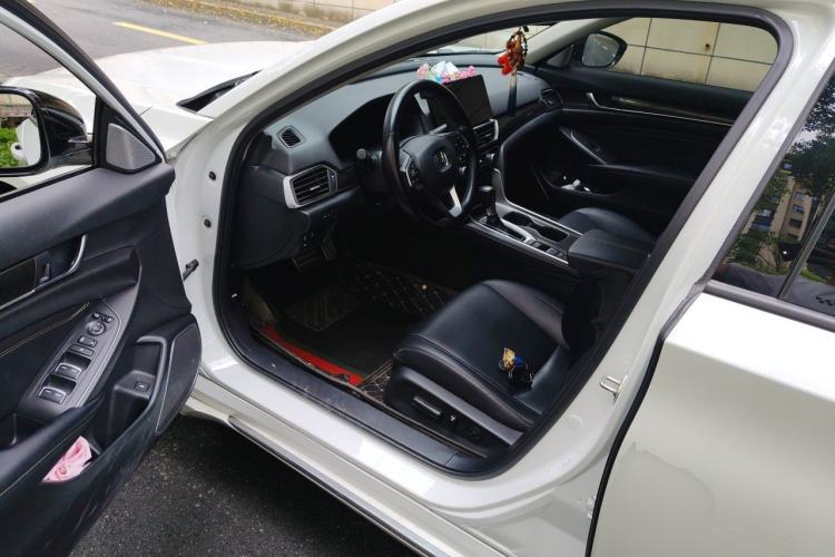 Used Honda Accord 2022 260TURBO Phantom Night · Prestige Edition Driver Seat