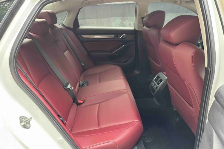 Used Honda Accord 2022 260TURBO Phantom Night · Prestige Edition Interior 5
