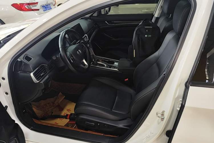 Used Honda Accord 2022 260TURBO Phantom Night · Prestige Edition Left Front Seat
