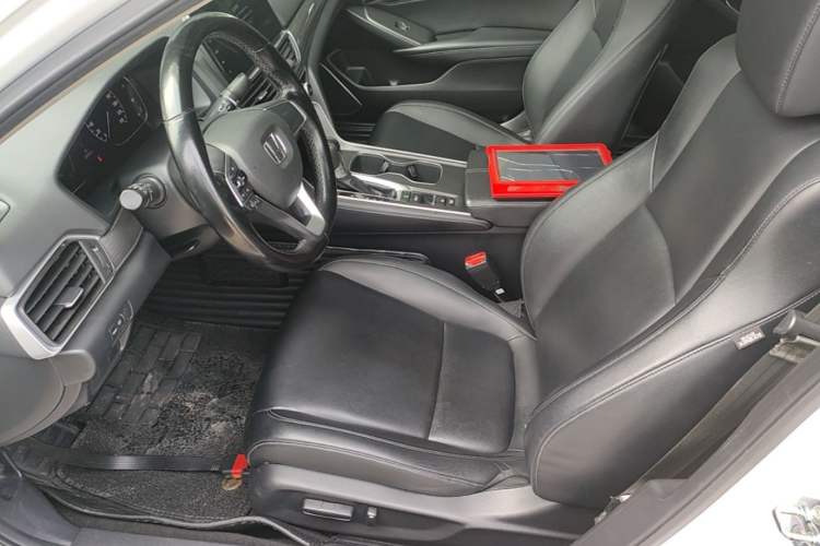 Used Honda Accord 2022 260TURBO Luxury Edition Left Front Seat