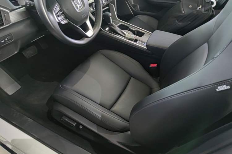Used Honda Accord 2022 260TURBO Luxury Edition Left Front Seat