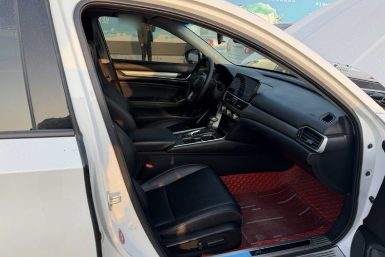 Used Honda Accord 2022 260TURBO Luxury Edition Left Front Seat