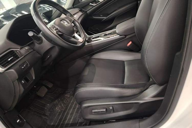 Used Honda Accord 2022 260TURBO Luxury Edition Left Front Seat