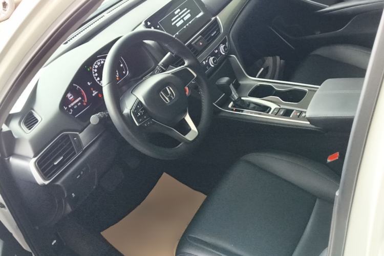 Used Honda Accord 2022 260TURBO Luxury Edition Left Front Seat