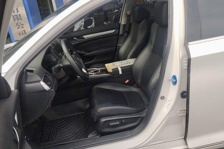 Used Honda Accord 2022 260TURBO Luxury Edition Left Front Seat
