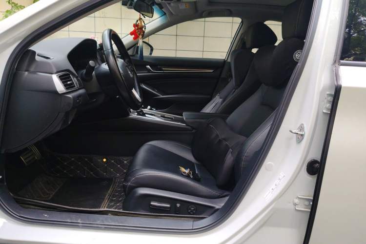Used Honda Accord 2022 260TURBO Phantom Night · Prestige Edition Left Front Seat