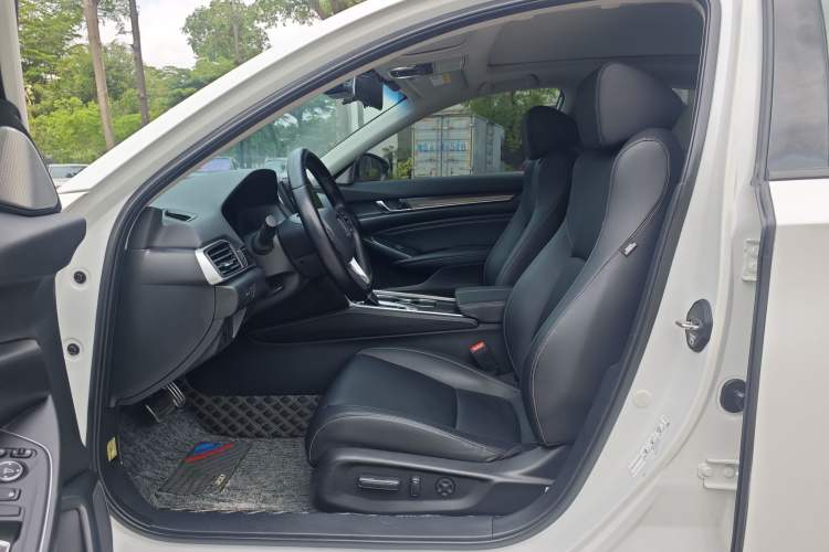Used Honda Accord 2022 260TURBO Phantom Night · Prestige Edition Left Front Seat
