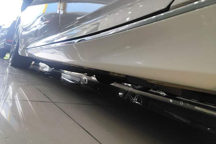 Used Honda Accord 2022 260TURBO Phantom Night · Prestige Edition Left Side Sill