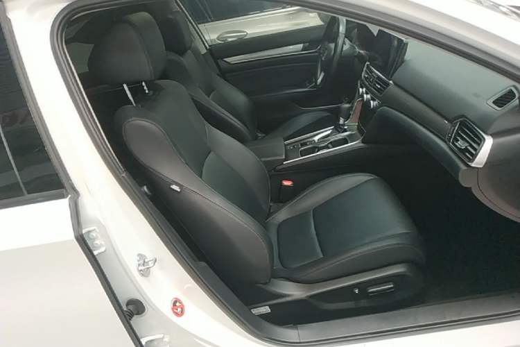 Used Honda Accord 2022 260TURBO Luxury Edition Right Front Seat