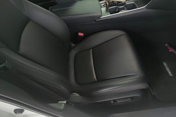 Used Honda Accord 2022 260TURBO Luxury Edition Right Front Seat