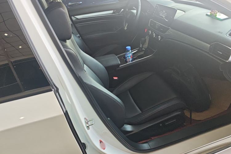 Used Honda Accord 2022 260TURBO Luxury Edition Right Front Seat