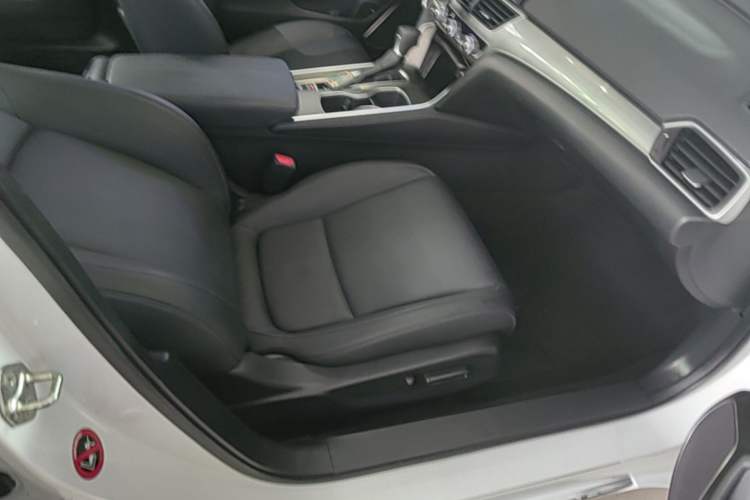 Used Honda Accord 2022 260TURBO Luxury Edition Right Front Seat