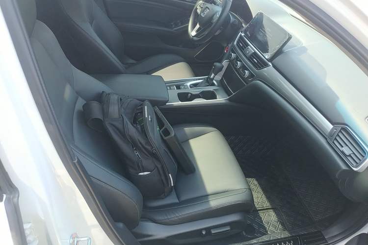 Used Honda Accord 2022 260TURBO Luxury Edition Right Front Seat