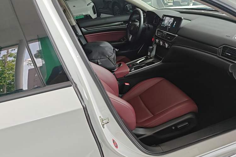 Used Honda Accord 2022 260TURBO Phantom Night · Prestige Edition Right Front Seat