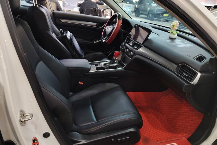 Used Honda Accord 2022 260TURBO Luxury Edition Right Front Seat