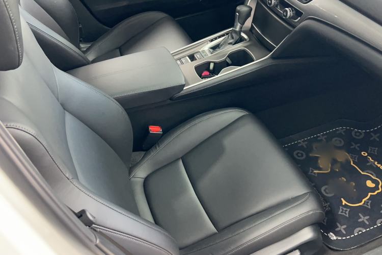 Used Honda Accord 2022 260TURBO Luxury Edition Right Front Seat