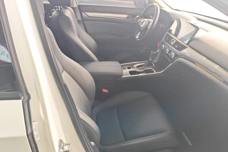 Used Honda Accord 2022 260TURBO Luxury Edition Right Front Seat
